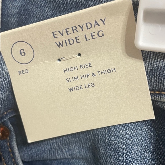 High-Rise Wide Leg Women’s Jeans - Light Blue NEW w tags Sz.6 inseam 31 inches - Picture 7 of 9